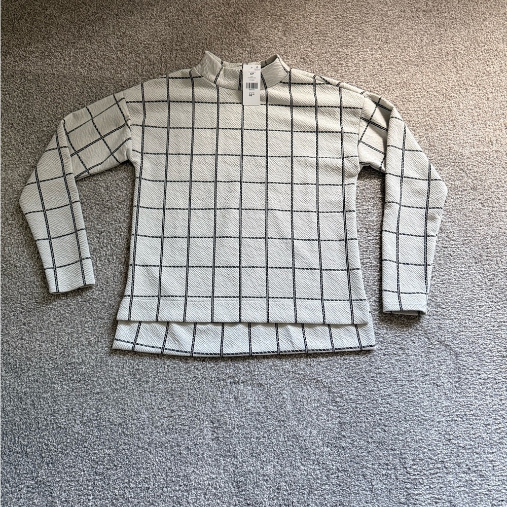 Suzy Shier Gray and Black Grid Turtleneck Sweater